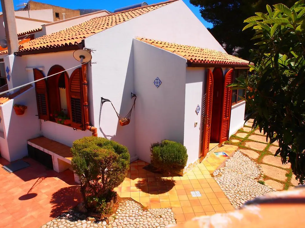 Casa Vacanza Perla Bianca Villa Castelluzzo Italy