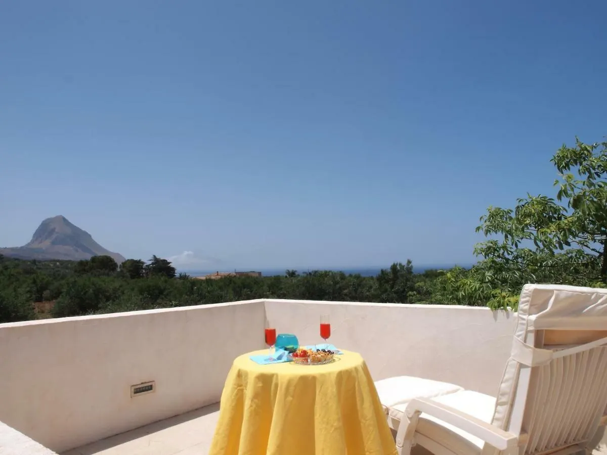 Casa Vacanza Perla Bianca Villa Castelluzzo Italy