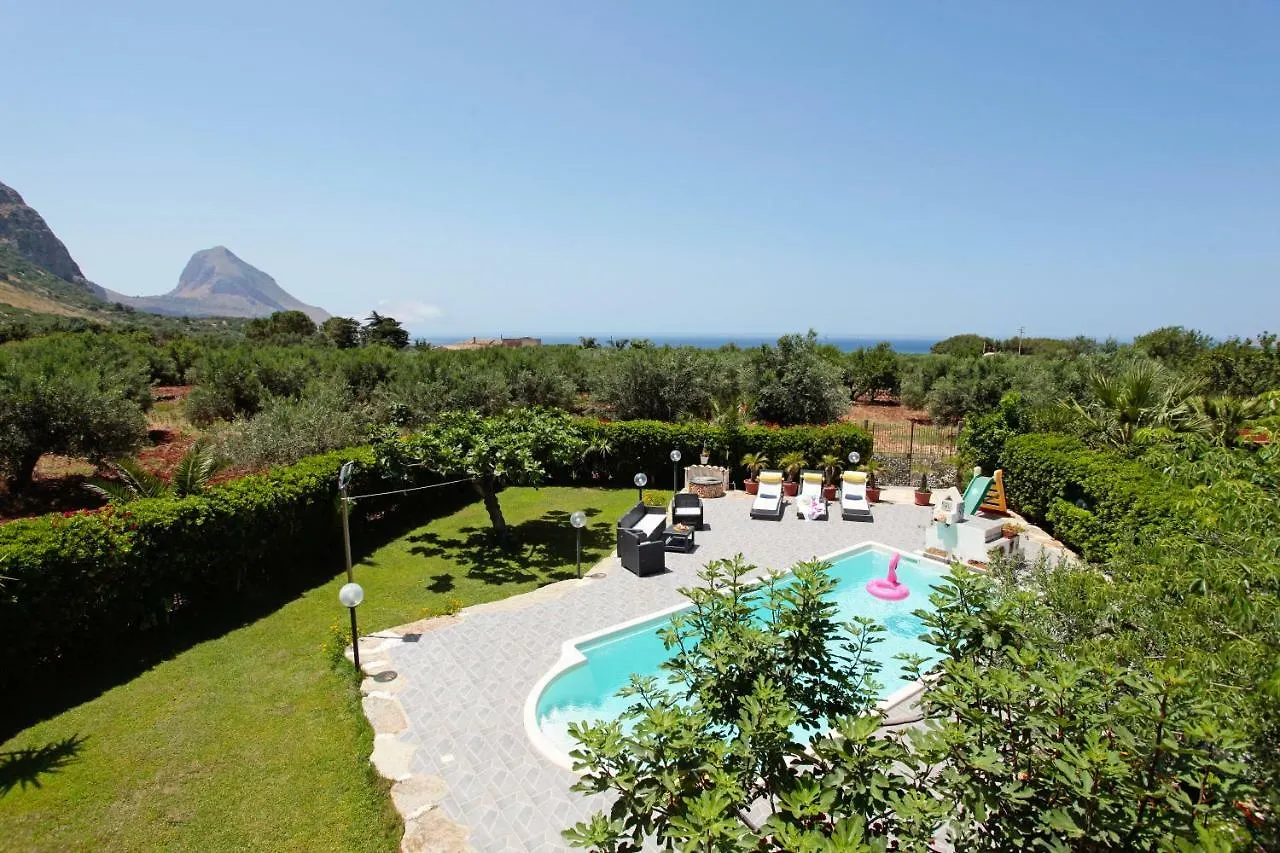 Casa Vacanza Perla Bianca Villa Castelluzzo Italy