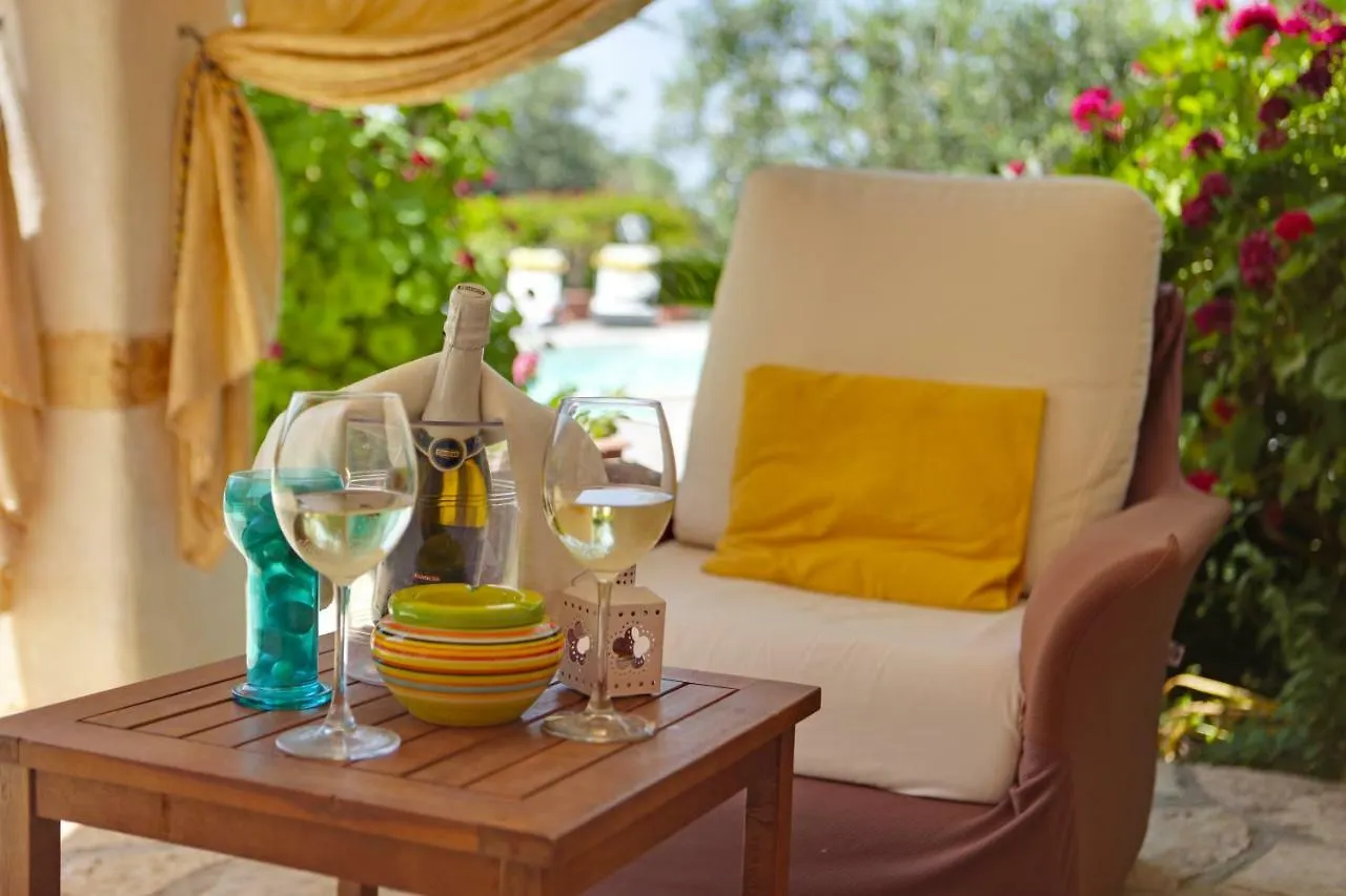Holiday home Casa Vacanza Perla Bianca Villa Castelluzzo Italy