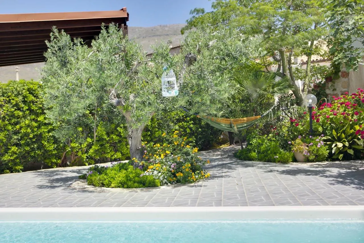 Holiday home Casa Vacanza Perla Bianca Villa Castelluzzo Italy