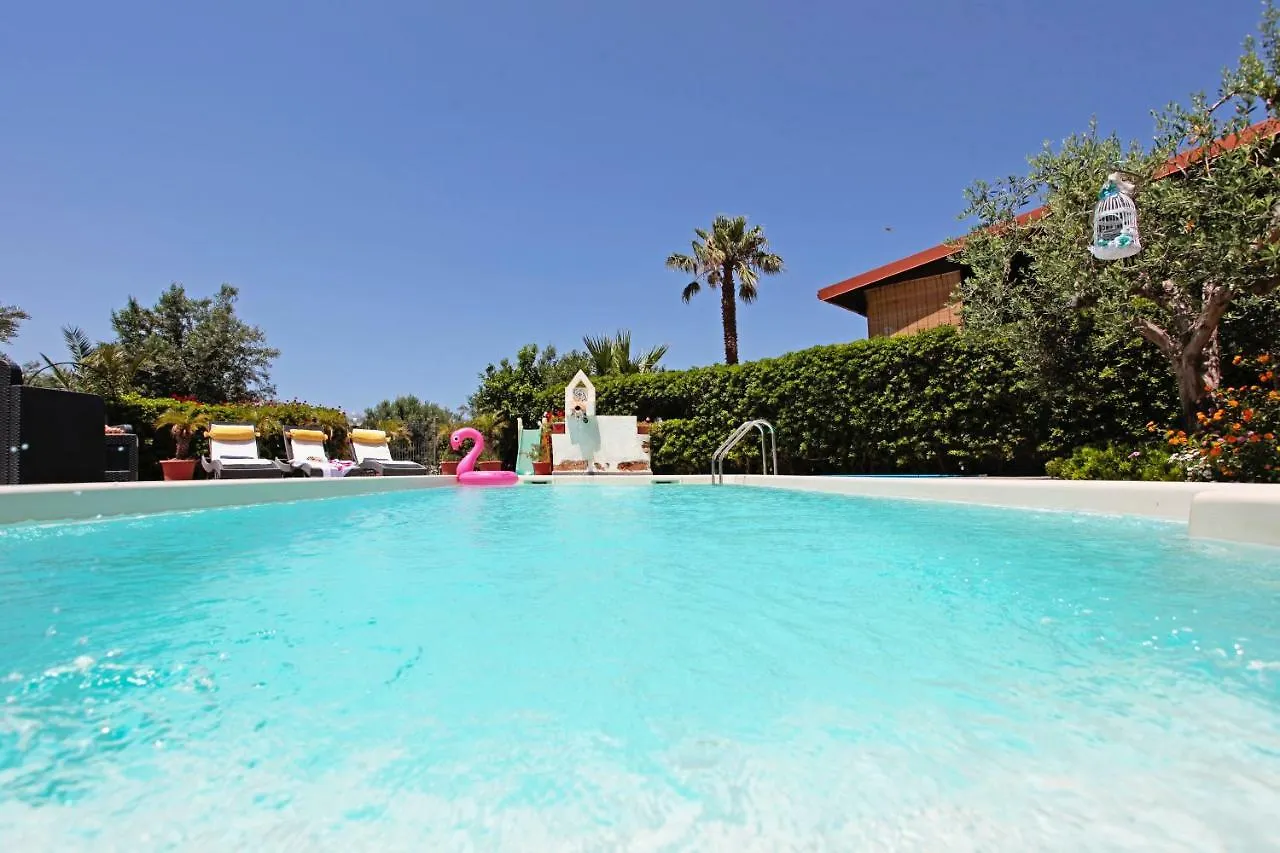 Casa Vacanza Perla Bianca Villa Castelluzzo Italy